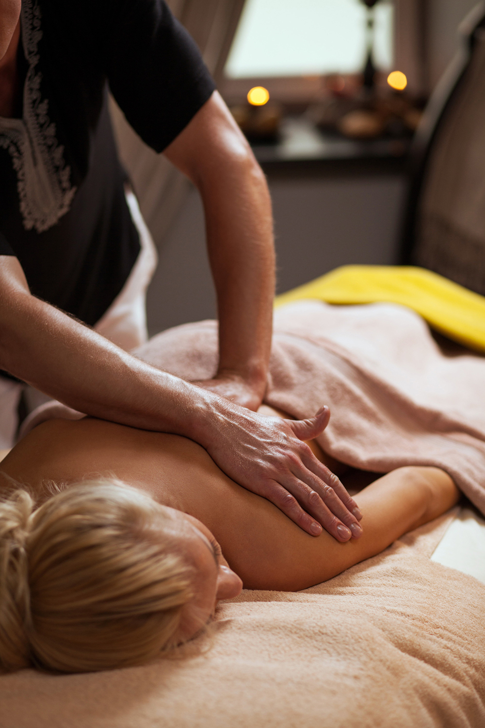 Woman receiving a Swedish massage